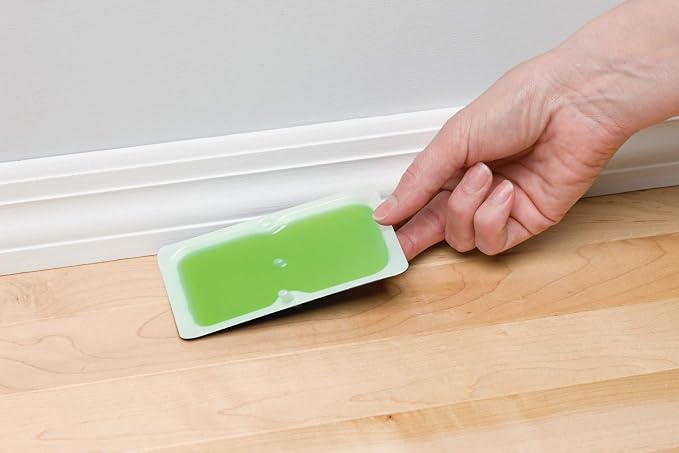 Tomcat Super Hold Glue Traps Mouse Size, 3-Pack (12 Glue Traps) | For Mice, Cockroaches, Spiders, and Scorpions, Ready-To-Use, 3 Packages Each with 4 Glue Traps