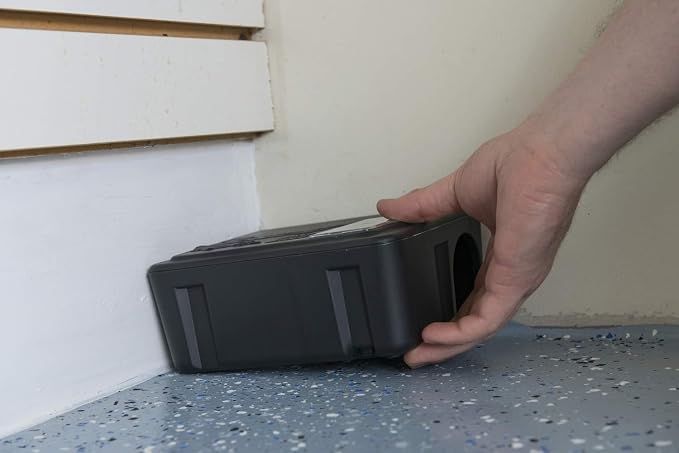 Tomcat Rat & Mouse Bait Station, 4 Packages Each with 1 Station & 15 Baits | Tomcat Rat & Mouse Killer, Child & Dog Resistant, Refillable Station - Indoor/Outdoor Use, Weather Resistant, Easy Monitoring