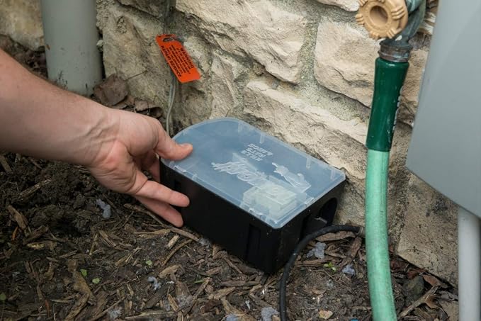 Tomcat Rat & Mouse Bait Stations, 4 Packages Each with 1 Prefilled Station | Tomcat Rat & Mouse Killer, Child & Dog Resistant, Disposable Station - Indoor/Outdoor Use, Weather Resistant, Easy Monitoring
