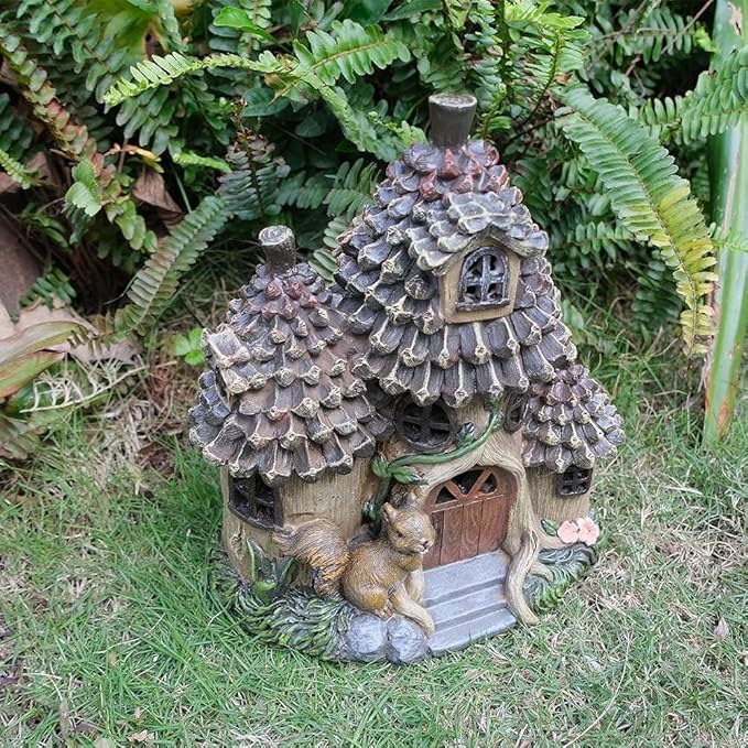 Zayton Solar Garden Squirrel's House Outdoor Statues Yard Resin Decoration Gift Handmade Housewarming Gift for Patio Yard Lawn Waterproof Cracking