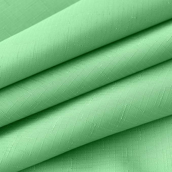 Outdoor Tablecloth Wrinkle-Free Stain Resistant Waterproof Polyester Fabric Table Cover with Zipper Umbrella Hole for Picnic/Party/Dinner/Patio Garden(70inch Round,Zippered,Kelly Green)