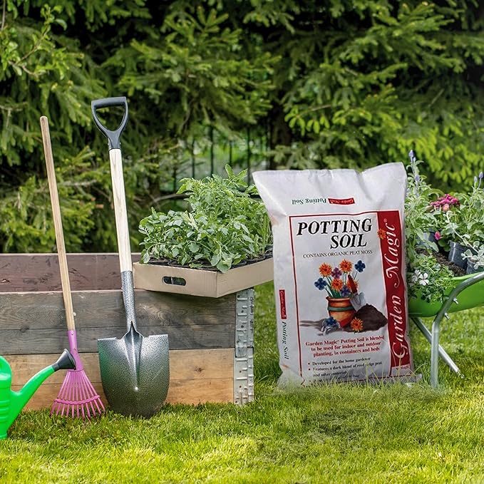 Michigan Peat 20 Pound Bag of Garden Magic General Purpose Moisture Retaining Potting Soil Mix for Indoor and Outdoor Planting